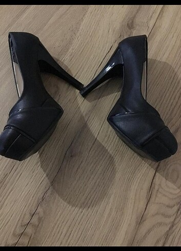 39 Beden Siyah ince topuklu