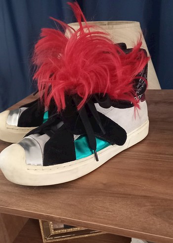 Fendi Fendi Kırmızı Tüy Detaylı Punk Spor Ayakkabı