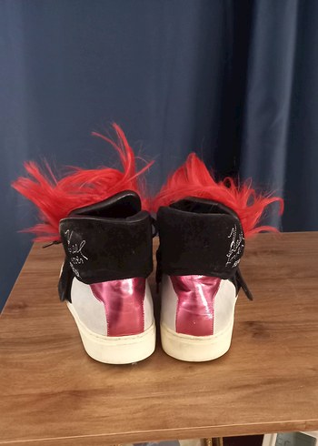 39 Beden kırmızı Renk Fendi Kırmızı Tüy Detaylı Punk Spor Ayakkabı