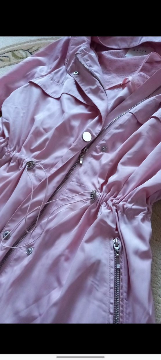 Pembe Kapüşonlu Yağmurluk - Görsel 3