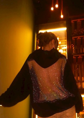 Kadın Siyah Pul Detaylı Kapüşonlu Sweatshirt Sırt Dekolteli - Görsel 3