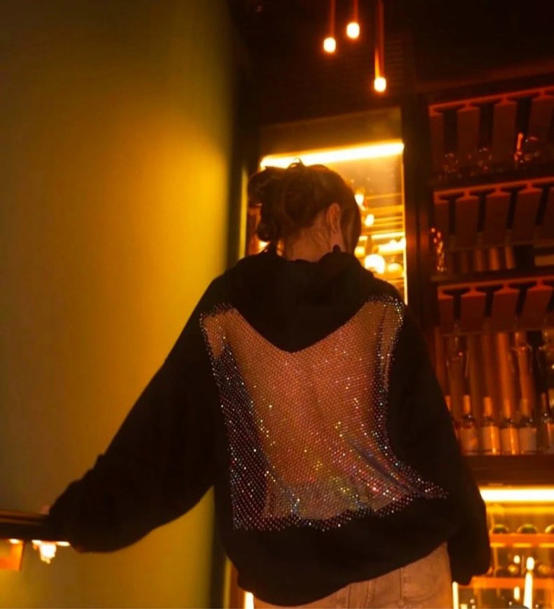 Kadın Siyah Pul Detaylı Kapüşonlu Sweatshirt Sırt Dekolteli - Görsel 3