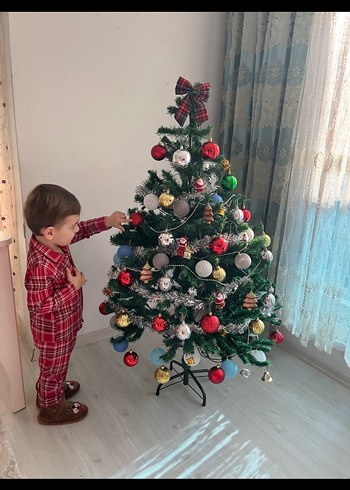 Çok Renkli Yılbaşı Ağacı ve Süsü - Görsel 2