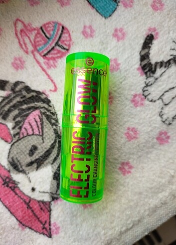 Essence Essence Electric glow dudak parlatıcısı