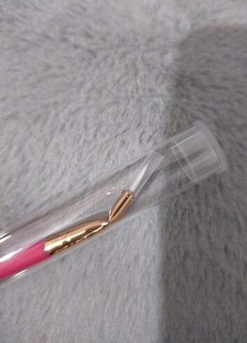 Beden Essence bloomin Bright Eyeliner Fırçası