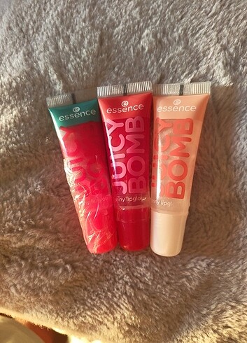 Essence Juicy Bomb lipgloss 