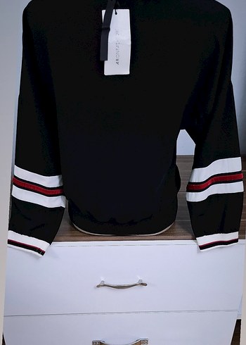 V Yakalı Düğmeli Siyah Kadın Sweatshirt - Görsel 2