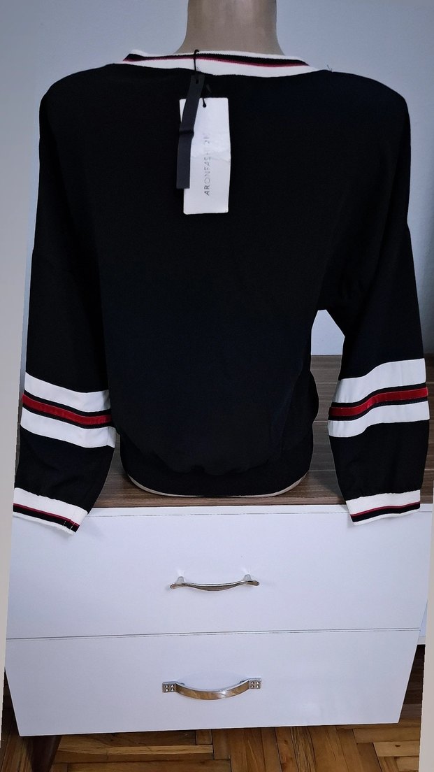 V Yakalı Düğmeli Siyah Kadın Sweatshirt - Görsel 2