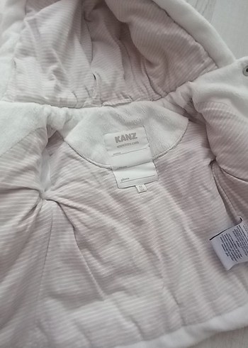 Kapüşonlu Düğmeli Beyaz Mont - Görsel 3