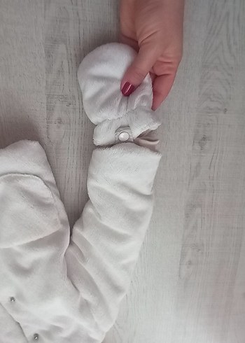 Kapüşonlu Düğmeli Beyaz Mont - Görsel 4