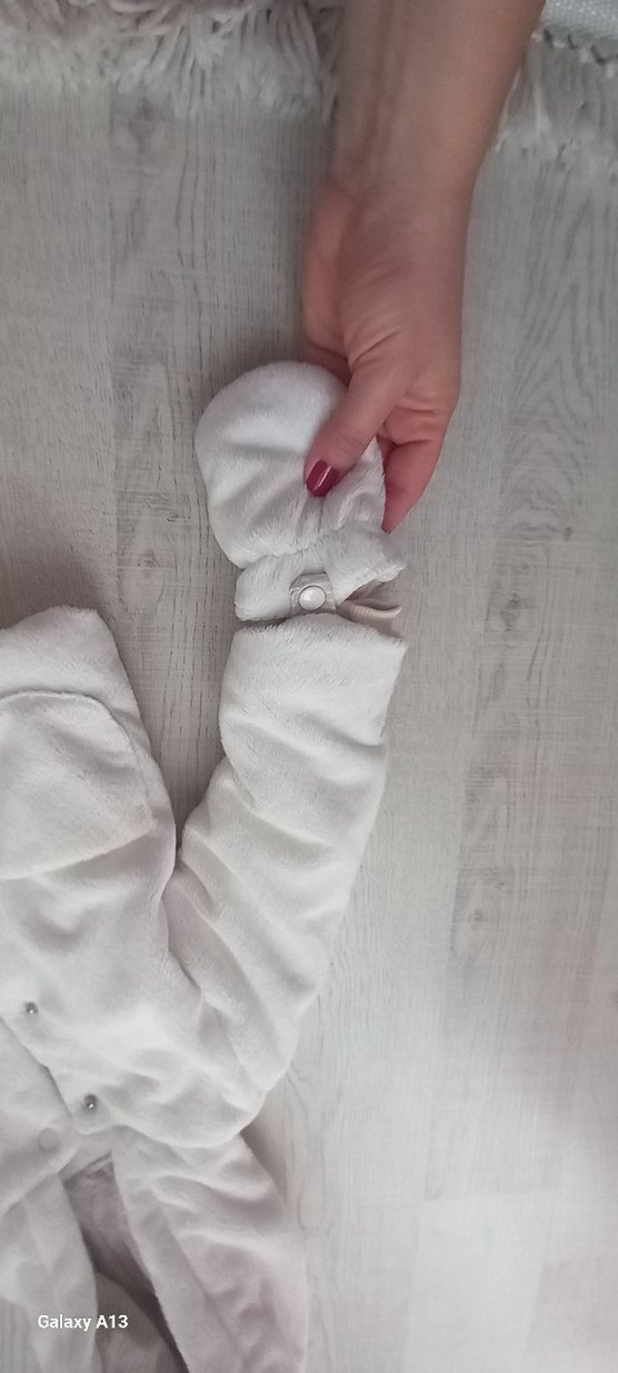 Kapüşonlu Düğmeli Beyaz Mont - Görsel 4