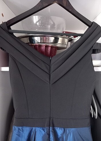 40 Beden siyah Renk 40 beden 1 kere giyildi. Butik ürünü