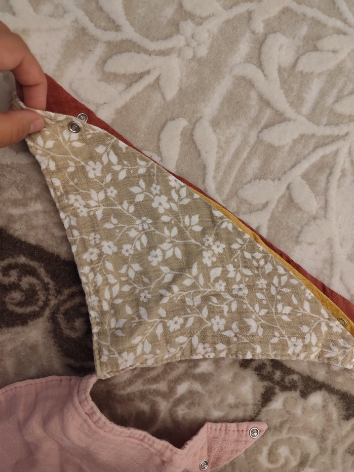 Pastel Kahverengi Batik Desenli Bebek Önlüğü - Görsel 2