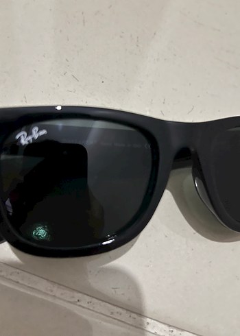 Parlak Siyah Ray-Ban Kadın Güneş Gözlüğü - Görsel 2