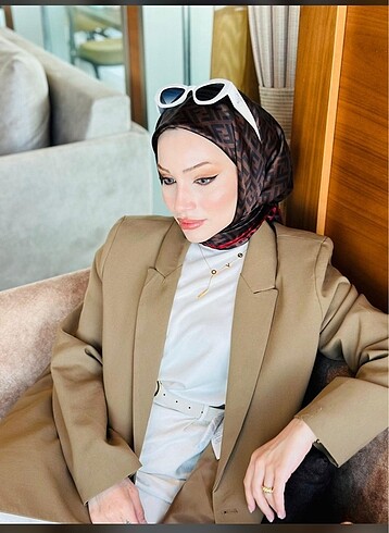 FENDİ İPEK EŞARP
