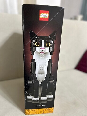 Diğer Lego Ideas Smokinli Kedi (21349)