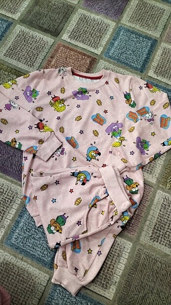 9 yaş pijama takımı çok az kullanılmış