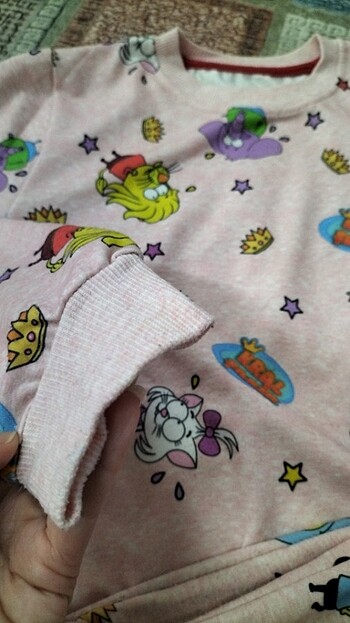 9 Yaş Beden 9 yaş pijama takımı çok az kullanılmış