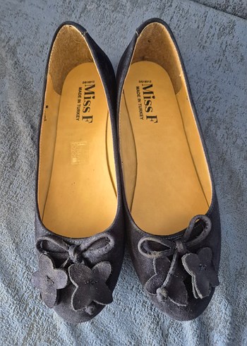 MissF Siyah Çiçek Detaylı Kadın Düz Ayakkabı - Görsel 2