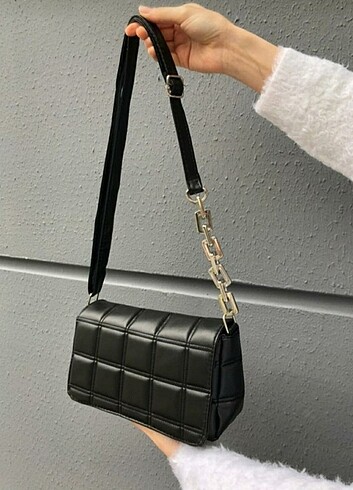 Kadın askılı zincir detaylı siyah çanta 