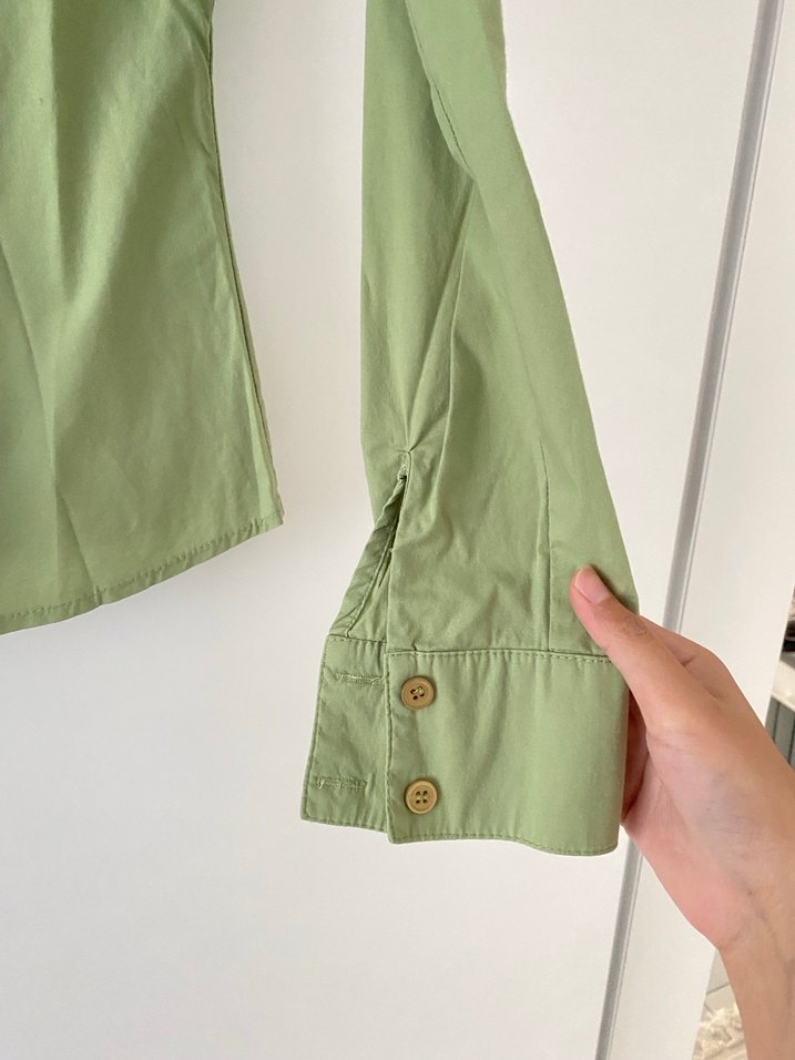 Düğmeli, Uzun Kollu Haki Kadın Gömlek - Görsel 2