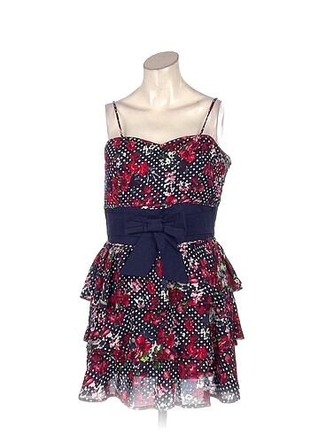 PreLoved Kısa Elbise %70 İndirimli.