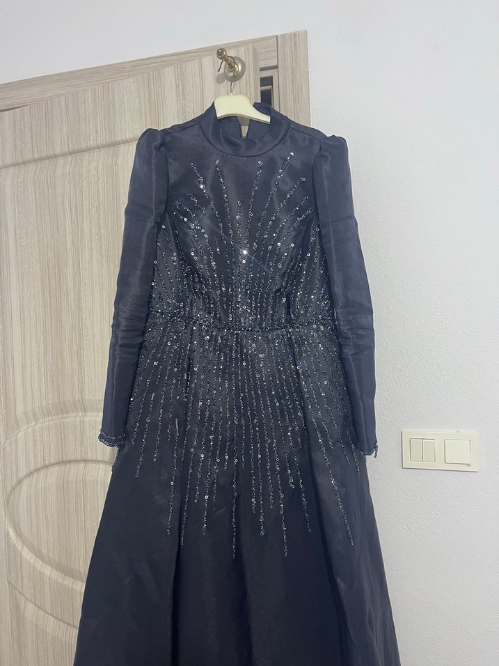 Parlak Lacivert Uzun Kollu Payetli Abiye kiralık fiyatıdır - Görsel 4