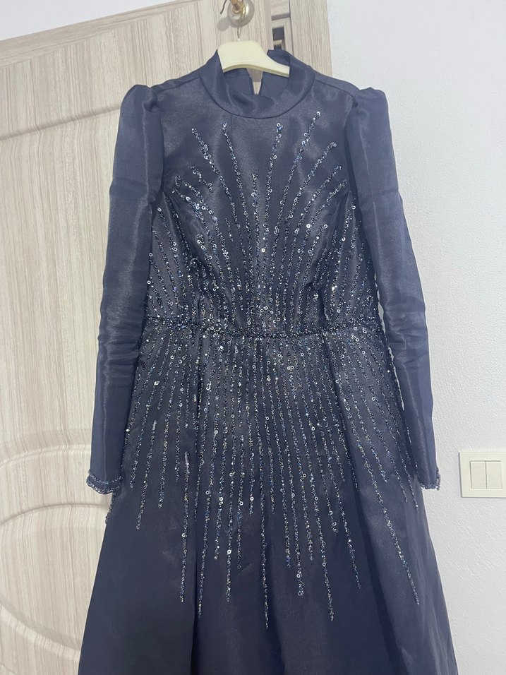 Parlak Lacivert Uzun Kollu Payetli Abiye kiralık fiyatıdır - Görsel 3