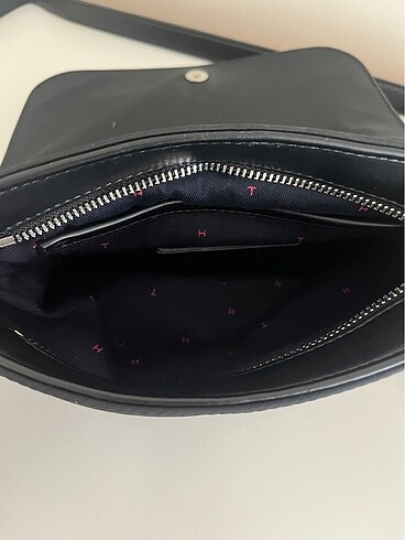 Beden Tommy Hilfiger kadın askılı çanta