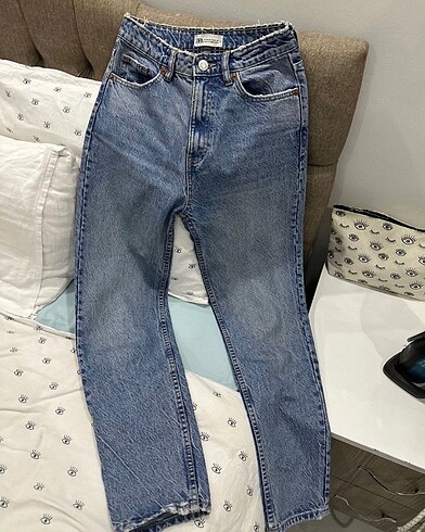ZARA MOM JEAN