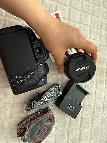 CANON 700D