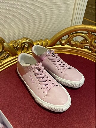 GUESS KIZ ÇOCUK AYAKKABI
