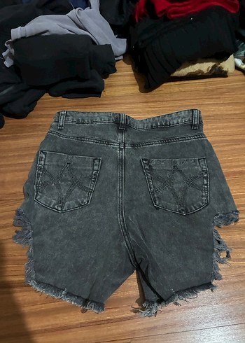 Yırtık Mini Jean Şort - Görsel 2