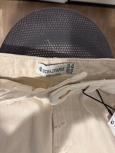 34 Beden Yeni etiketli stradivarius bej şort