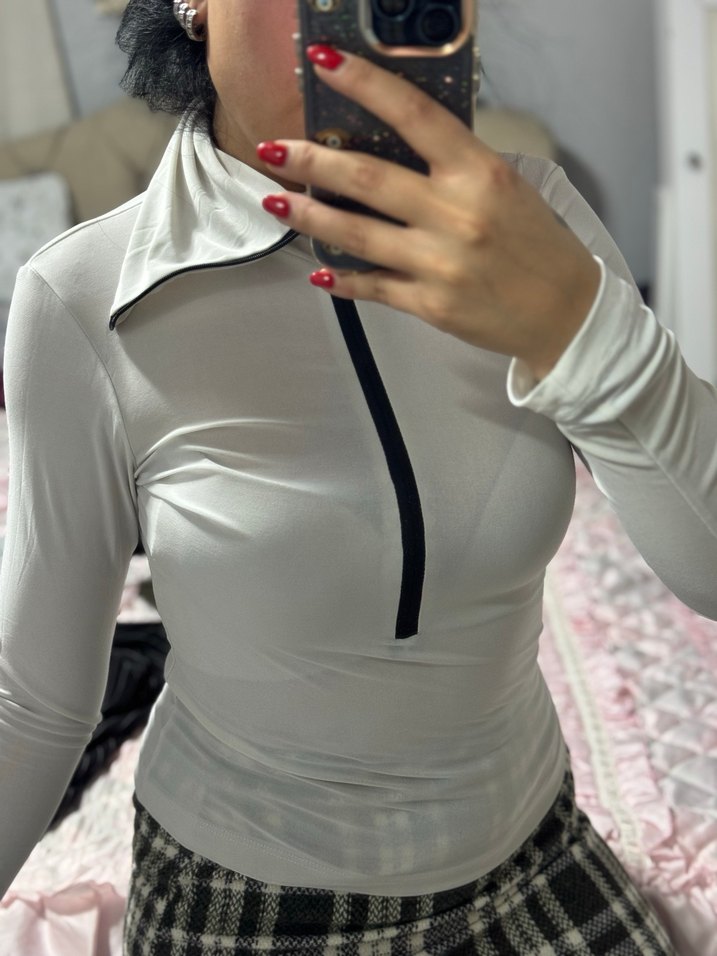 Fermuarlı Beyaz V Yaka İnce Transparan Kadın Bluz - Görsel 3