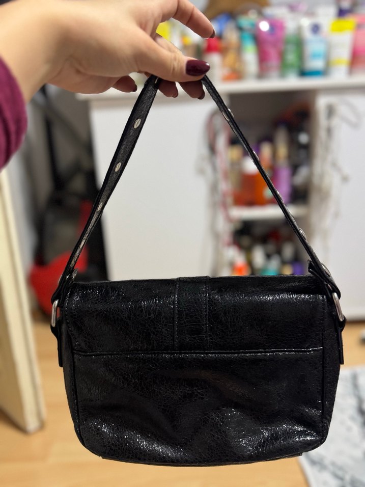 Kilitli Siyah Yılan Desenli Deri Çanta - Görsel 3