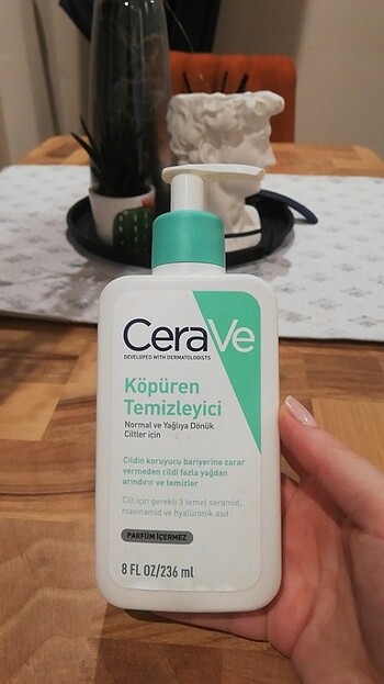 Cerave köpüren yüz temizleme jeli 