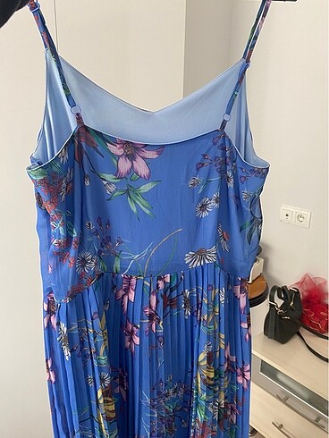 LC Waikiki Mavi çiçekli elbise
