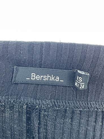 xs Beden siyah Renk Bershka Düz Kesim %70 İndirimli.