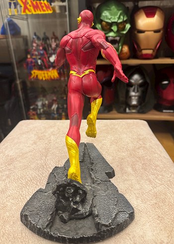 Beden Renk The Flash Figür 25 cm