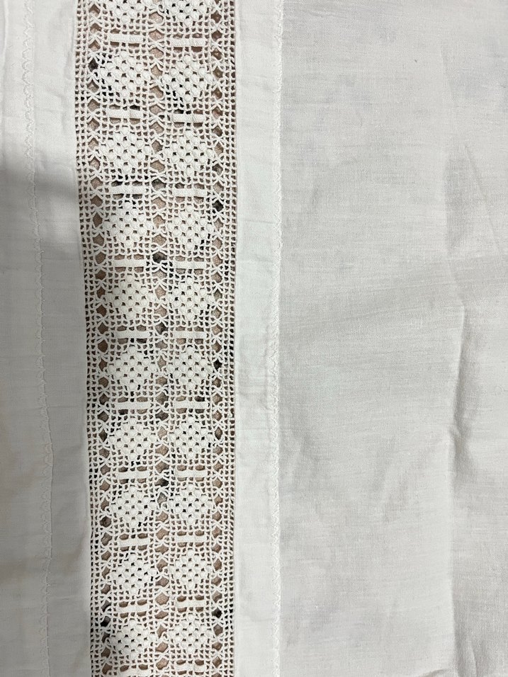 Gri Nakışlı Beyaz dikdörtgen örtü - Görsel 2