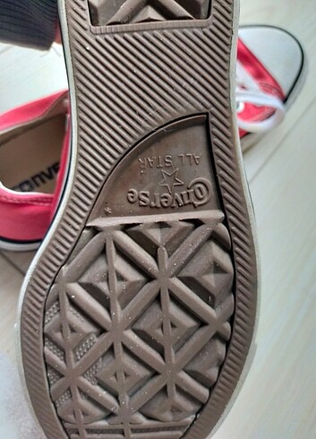 37,5 Beden 37,5 orijinal kırmızı boğazsız converse