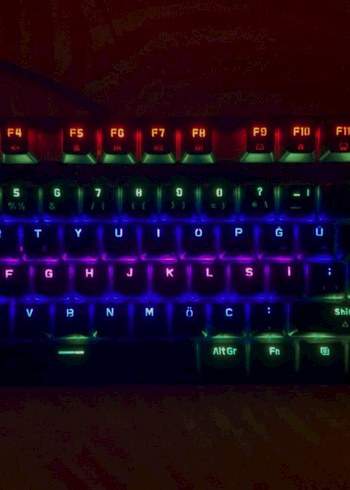Renkli Işıklı Çok Renkli Gaming Klavye