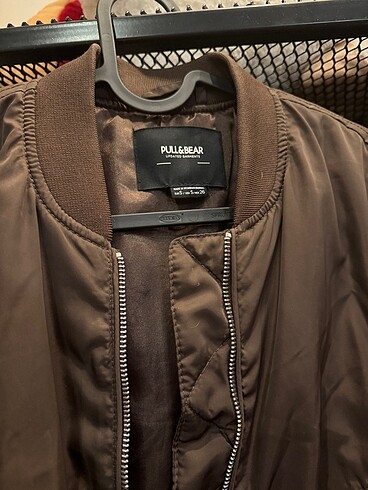 Pull and Bear kahverengi bomber ceket fermuar detaylı