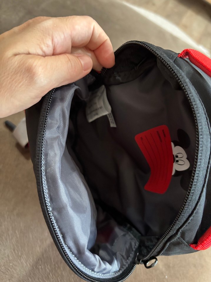 LittleLife Siyah Kırmızı Çocuk Okul Çantası - Görsel 3