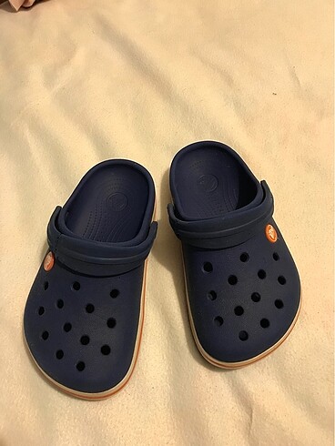 Crocs ve kot şort