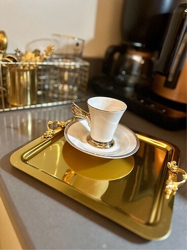 Beyaz gold fincan takımı