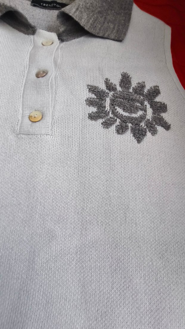 Gri Yakalı Düğmeli Kadın Süveter - Görsel 4