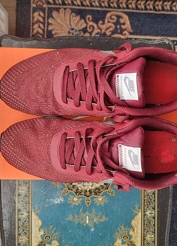 43 Beden Orjinal nike disarda 3 defe giydim 43. Numara ve 27.5 cm
