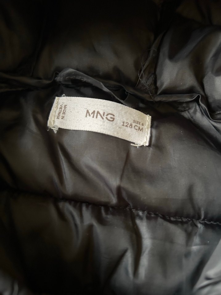 Erkek Çocuk Siyah Kapüşonlu Fermuarlı Mont - Görsel 3